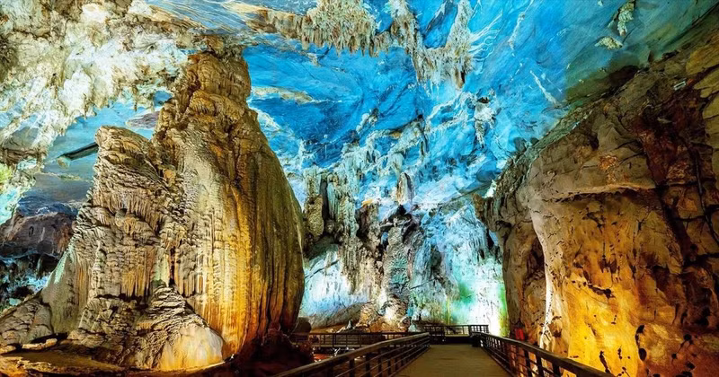 La grotte de Phong Nha, surnommée «Nam Thiên dê nhât dông», littéralement la grotte la plus belle du Vietnam, à environ 50 km au nord-ouest de la ville de Dông Hoi, dans la province de Quang Binh (Centre). Photo: VNA 