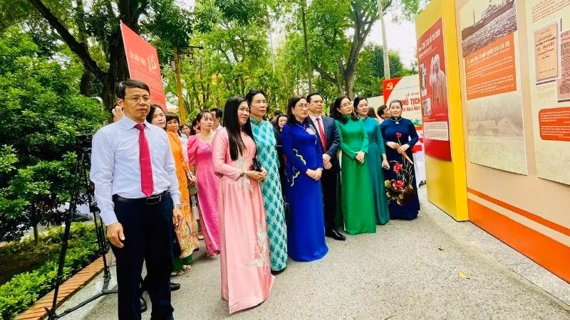 L'exposition rassemble près de 300 documents et photographies issus d’archives vietnamiennes et étrangères.