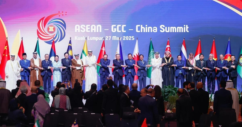 Le Premier ministre Pham Minh Chinh et les dirigeants de l'ASEAN, du CCG et de la Chine. Photo : VNA 