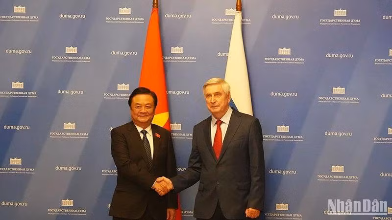 Le vice-président de l’Assemblée nationale vietnamienne, Le Minh Hoan, aux côtés du premier vice-président de la Douma d’État russe, Ivan Melnikov. Photo : Doan Yen.
