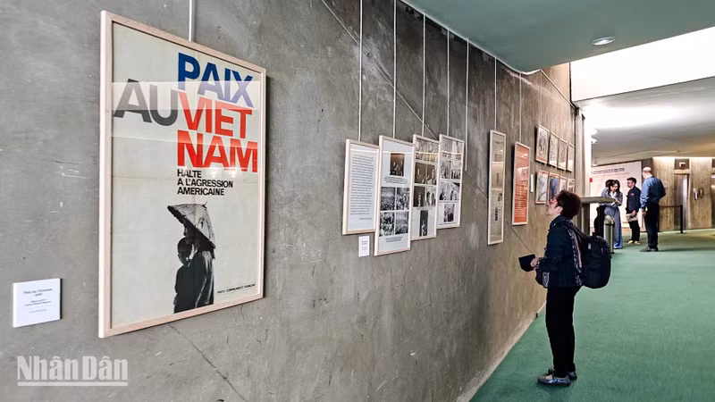 Les artistes français ont exprimé leur admiration pour la lutte persévérante et héroïque du peuple vietnamien. Photo : Minh Duy