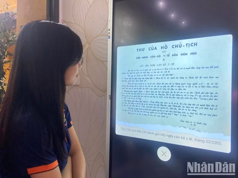 Le site commémoratif du Président Hô Chi Minh utilise les technologies numériques pour offrir aux visiteurs un accès direct à des informations officielles et à des contenus visuels sur sa vie, son œuvre et sa pensée.