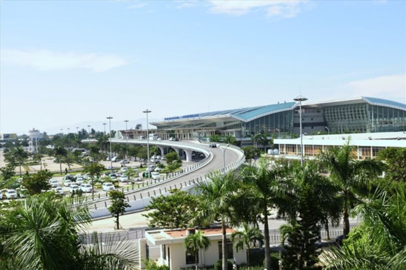 Entre le 30 avril et le 4 mai, l’aéroport international de Dà Nang (Centre) devrait accueillir environ 700vols. Photo : LD 