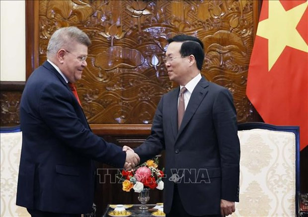 Le Président Vo Van Thuong (à droite) et le secrétaire général de la Fédération syndicale mondiale (FSM), Pambis Kyritsis. Photo : VNA.
