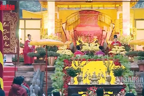 Cérémonie d’offrande d'encens pour inaugurer le Nouvel An lunaire du Cheval 2026 à la Citadelle impériale de Thang Long