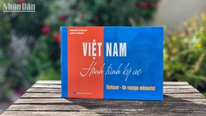 « Vietnam - Un voyage mémoriel » est un projet né de la rencontre entre deux âmes : une amie française avec un profond respect pour le pays et le peuple vietnamiens et une intellectuelle vietnamienne patriotique.
