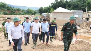 Le vice-PM Le Thanh Long en mission à Son La pour diriger le traitement des conséquences des crues et inondations. Photo: VGP