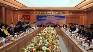 Échange théorique entre le Parti communiste du Vietnam et le Parti communiste japonais. Photo: VNA