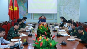 Le vice-Premier ministre Tran Hong Ha dirige les opérations de secours et les efforts de redressement après les crues soudaines et les glissements de terrain à Diên Biên. Photo : VGP.