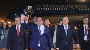 Le Premier ministre Pham Minh Chinh et une délégation vietnamienne sont arrivés à l'aéroport international de Tianjin Binhai à minuit le 31 août (heure locale). Photo : VGP.