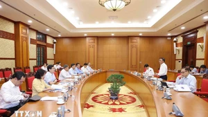 Le Bureau politique travaille la province de Quang Ninh et la ville de Da Nang