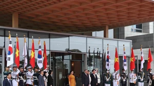 Le secrétaire général du Parti communiste du Vietnam (PCV), Tô Lâm, accompagné de son épouse, Ngô Phuong Ly, et d’une délégation de haut niveau, en visite d’État en République de Corée. Photo: VNA