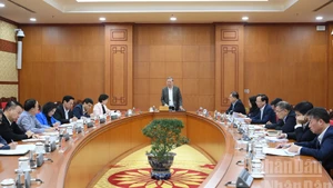  Le Secrétaire général To Lam préside la séance de travail.