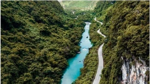 La piste Hô Chi Minh traverse de hauts lieux touristiques et historiques tels que le parc national de Cuc Phuong, le site historique de Lam Kinh, le patrimoine mondial de Phong Nha-Ke Bàng, le parc national de Bach Ma. Photo: Phong Nha Discovery