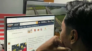 Les consommateurs découvrent et commandent du café vietnamien sur Amazon. Photo : SGGP.