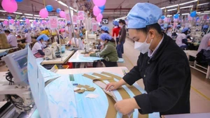 La transition vers un modèle d’économie circulaire est une nécessité impérieuse pour l’industrie du textile et de l’habillement au Vietnam. Photo : VNA.