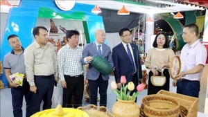 Ouverture de la Foire de promotion commerciale du delta du fleuve Rouge à Hung Yen