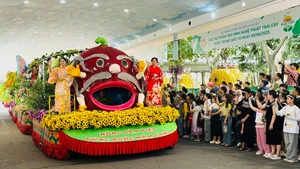L'ouverture du Festival des fruits du Sud 2025 a eu lieu le 1er juin dans la zone de culture et de tourisme de Suôi Tiên à Hô Chi Minh-Ville.