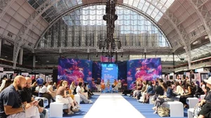 Source Fashion London, le plus grand salon européen d'approvisionnement en mode, qui s'est tenu du 8 au 10 juillet à Londres, au Royaume-Uni. Photo : VNA.
