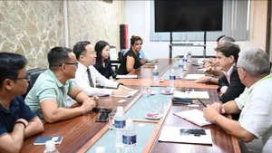La délégation de la VTV travaille avec l'IICS. Photo : VNA.