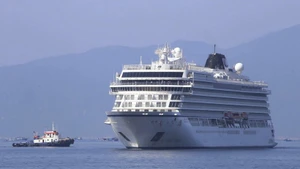 Le navire de croisière international Ms Viking Yidun entre dans la baie de Cam Ranh. Photo : VNA