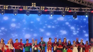 Plusieurs performances artistiques illustrent la richesse culturelle et l’amitié entre les deux peuples. Photo : hanoimoi.vn