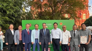 L'ambassadeur du Vietnam en Russie Dang Minh Khôi a souligné que le succès de l'événement était dû au consensus et aux contributions actives de la communauté vietnamienne en Russie. Photo: VNA