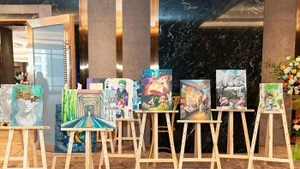 Plus de 30 tableaux d'élèves vietnamiens exposés au Musée du Louvre (France)