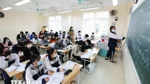 Avec 440 voix favorables sur 441 députés votants, l’Assemblée nationale a adopté la Résolution relative à l’exonération et au soutien des frais de scolarité pour les enfants d’âge préscolaire, les élèves de l’enseignement général et les apprenants suivant des programmes d’enseignement général dans les établissements du système éducatif national. Photo : VNA.