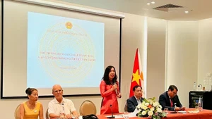 La vice-ministre des Affaires étrangères, Le Thi Thu Hang, rend visite à la communauté vietnamienne à Chypre