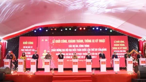 Lancement de la la deuxième phase du parc industriel Que Vo II. Photo : VNA.