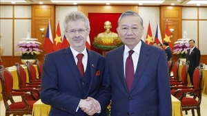 Le secrétaire général To Lam reçoit le président du Sénat tchèque à Hanoï