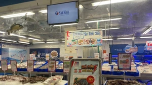 Les produits aquatiques arrivent en force dans les rayons. Photo : journal Tin tức và Dân tộc (Nouvelles et Ethnies)