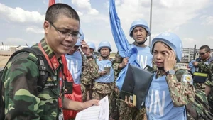 Les 32 premiers membres du personnel de l'Hôpital de campagne de niveau 2 n° 1 du Vietnam sont arrivés au Soudan du Sud où ils participent à la mission onusienne, le 2 octobre 2018. Photo : Archives VNA.