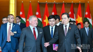 Le président de l’AN Tran Thanh Man tient une entrevue avec le roi de Jordanie, Abdullah II Ibn Al Hussein