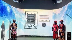 Espace consacré aux arts appliqués et populaires. Photo : Musée national des Beaux-Arts du Vietnam.