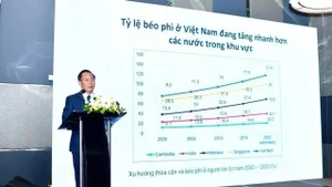 Le professeur associé Nguyen Anh Tuan, directeur du département de chirurgie digestive de l'hôpital militaire central 108, a déclaré que l'obésité est en hausse au Vietnam, dépassant celle des autres pays d'Asie du Sud-Est. Photo : Novo Nordisk.