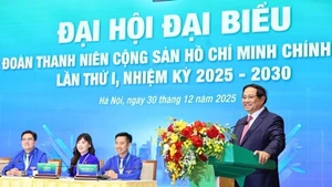 La séance solennelle du premier Congrès de l’Union de la jeunesse communiste Ho Chi Minh du gouvernement pour le mandat 2025-2030 s’est tenue le 30 décembre à Hanoï, en présence du Premier ministre Pham Minh Chinh. Photo : VNA