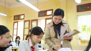 Le Représentant de l'UNESCO salue l'adoption par le Vietnam de la Loi sur les Enseignants. Photo : VNA.