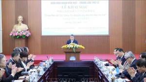 Phan Anh Son, président de l’Union des organisations d’amitié du Vietnam, prend la parole lors de l'événement. Photo: VNA