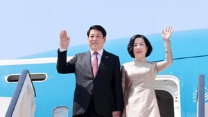 Le président Luong Cuong arrive au Caire, entamant une visite d’État en Égypte