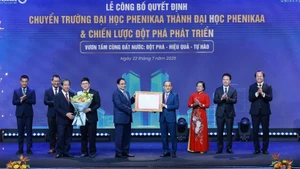 Le Premier ministre Pham Minh Chinh a assisté ce mardi, 22 juillet, à Hanoï, à la cérémonie de transformation de l’Université Phenikaa qui est désormais officiellement reconnue comme une université pluridisciplinaire à part entière. Photo: VNA