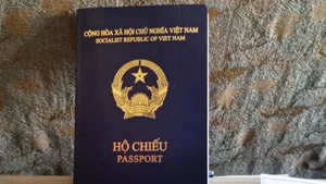 À partir du 1er janvier 2026, les passeports ne seront plus acceptés pour les transactions bancaires. Photo : dantri.com.vn