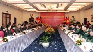 Lors du 8ᵉ Dialogue sur la politique de défense Vietnam - Cambodge. Photo : VNA