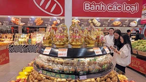 La chaîne de supermarchés de détail alimentaire de Central Retail Vietnam comprend : GO!, Big C et Tops Market. 