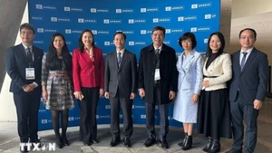 La délégation vietnamienne participe à la 222e session du Conseil exécutif de l'UNESCO. Photo : VNA