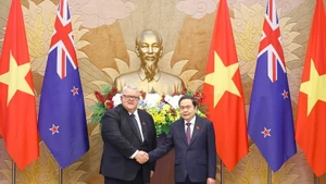Le président de l’Assemblée nationale, Trân Thanh Mân (droite) et le président de la Chambre des représentants de Nouvelle-Zélande, Gerry Brownlee. Photo : VNA.