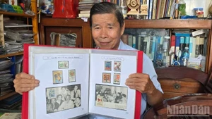 Un passionné de timbres sur l'Oncle Ho