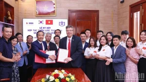 Signature d’un accord de coopération stratégique globale entre le Vietnam et la République de Corée dans le domaine des sciences administratives et de l’investissement