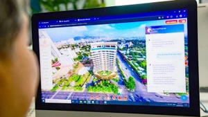 De plus en plus d’entreprises touristiques au Vietnam adoptent l’intelligence artificielle (IA) afin de personnaliser l’expérience des voyageurs et réduire les coûts d’exploitation. Photo : tuoitre.vn